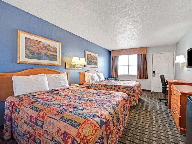 Days Inn Dallas Dfw Екстериор снимка