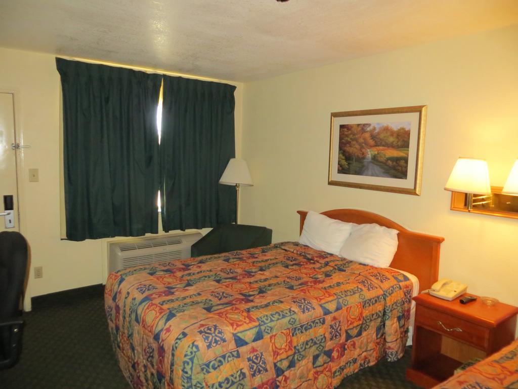 Days Inn Dallas Dfw Екстериор снимка